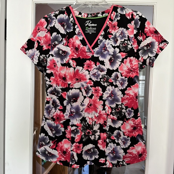 Healing Hands Premiere Floral Scrub Top size XS ~ NWOT ~ - Picture 1 of 5